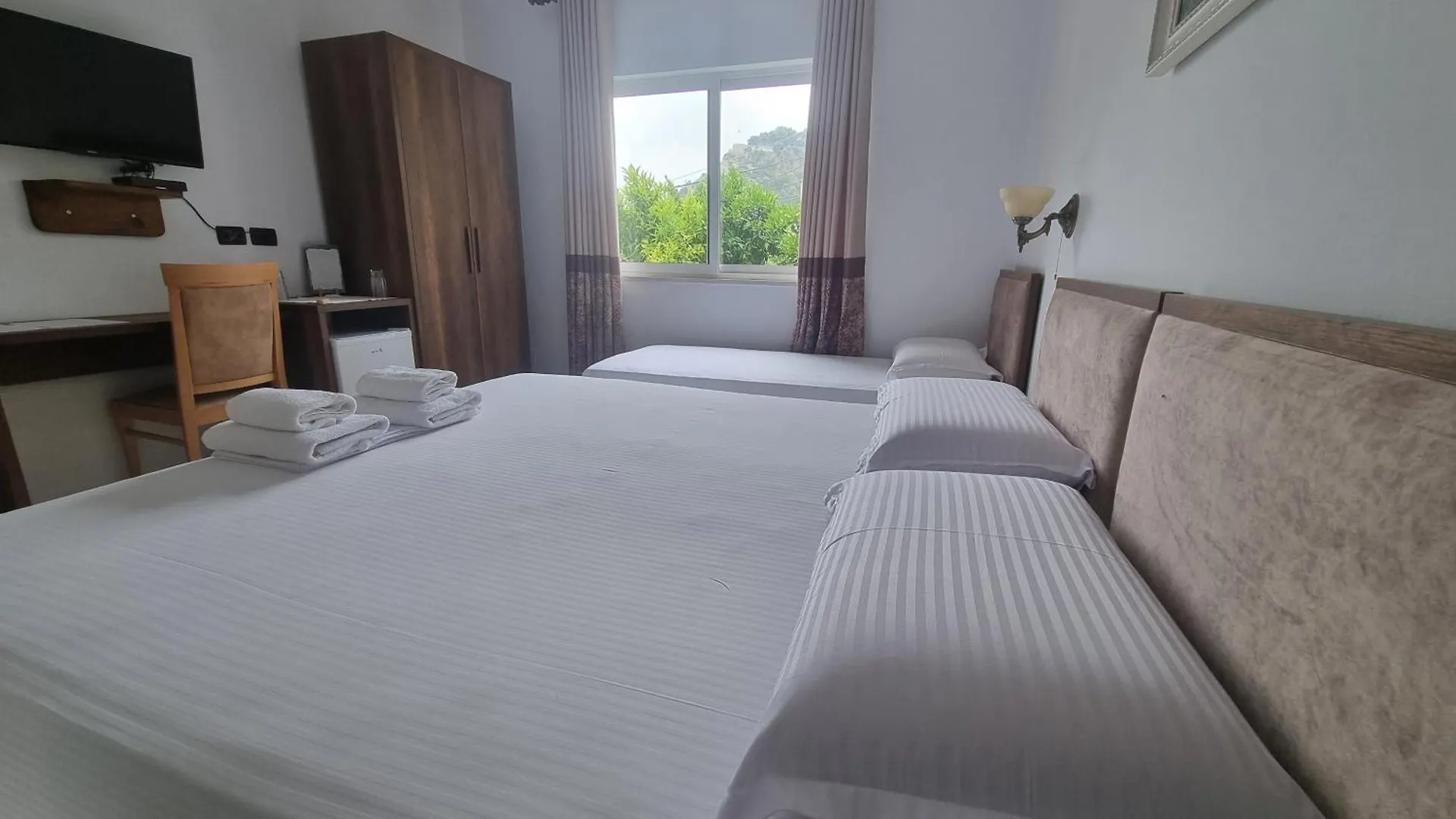 Hotel Vila Twix Berat 3*,  Albania
